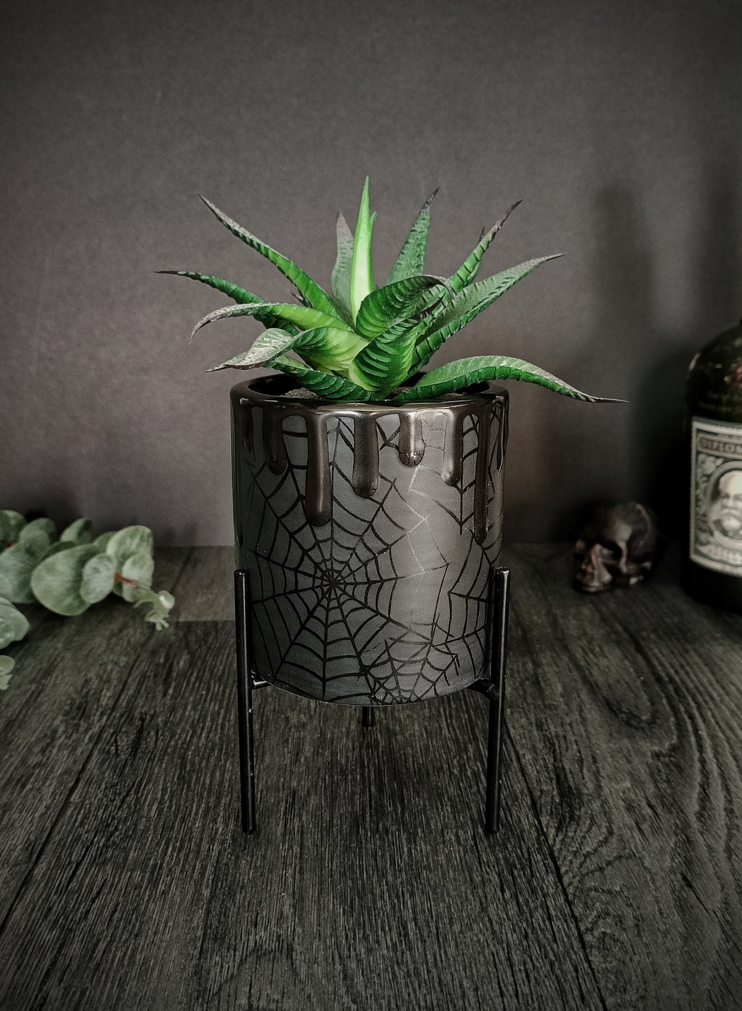 Matte Black Web small indoor planter with stand