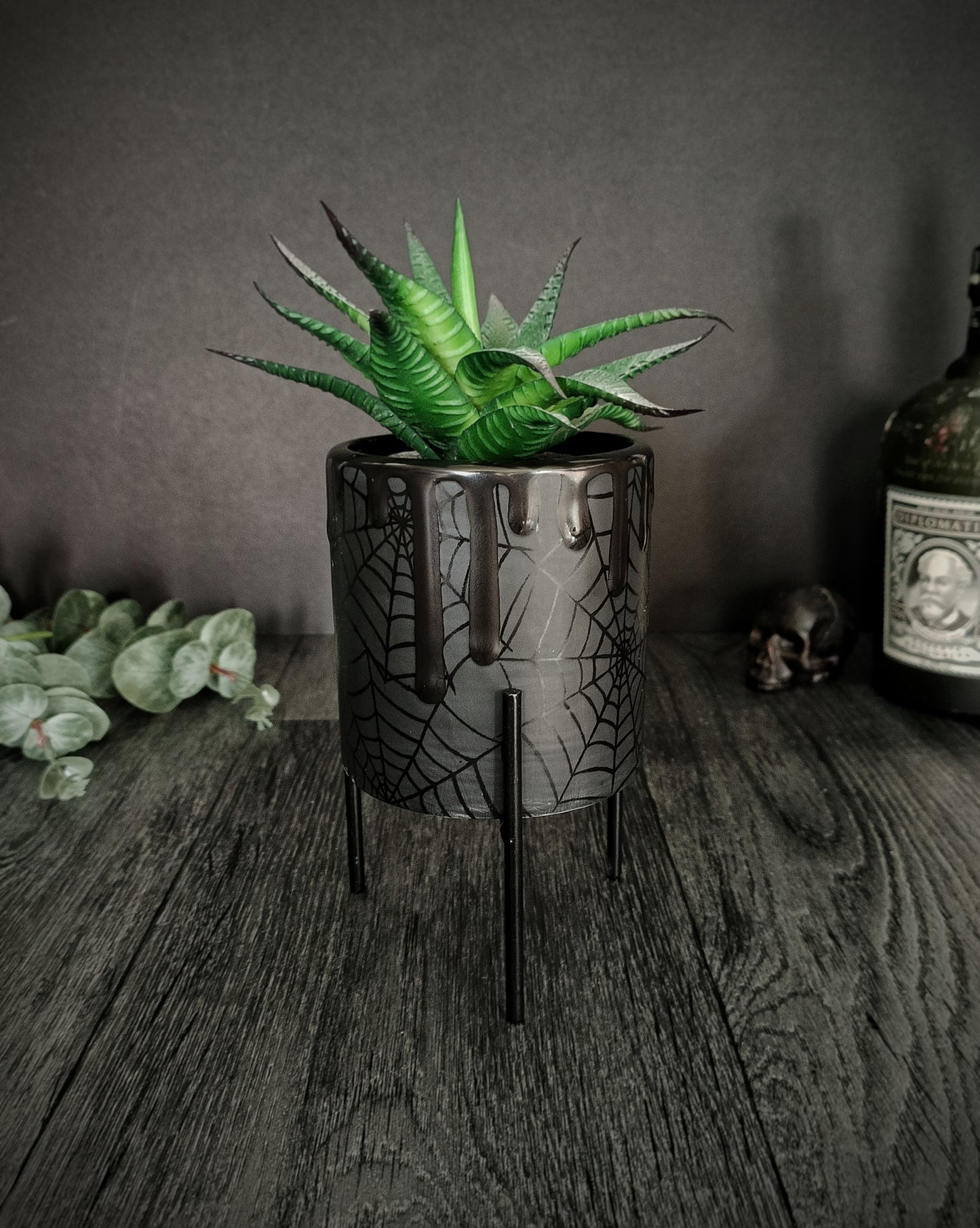 Matte Black Web small indoor planter with stand