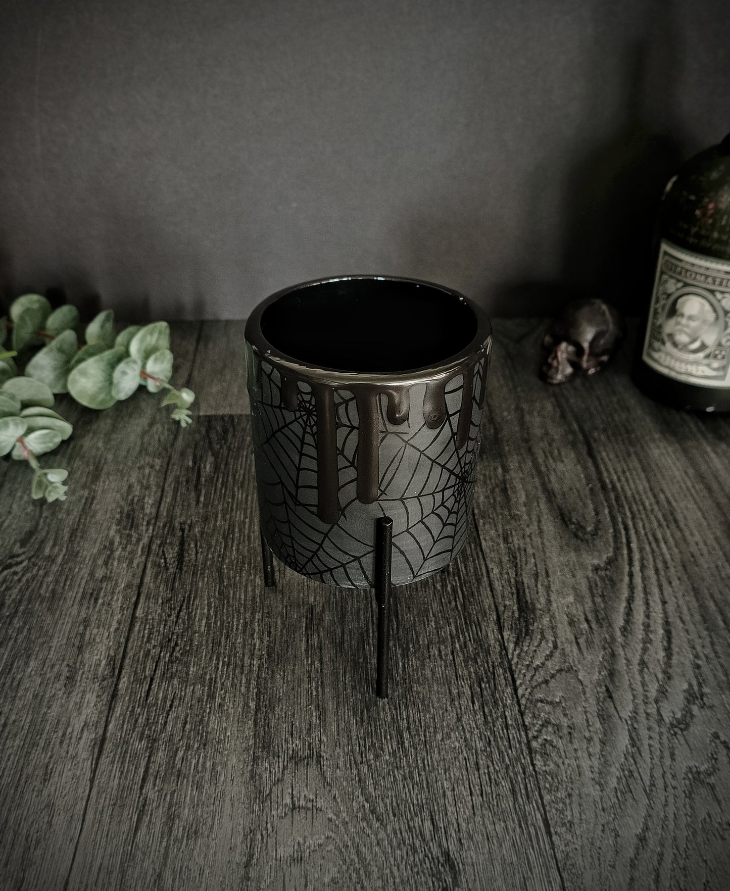 Matte Black Web small indoor planter with stand